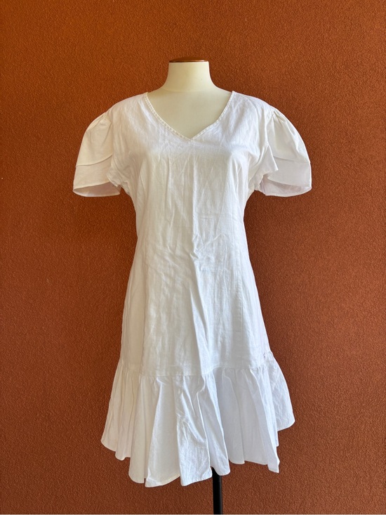 Vintage Dresses & Skirts - Classic White Linen V-Neck Dress